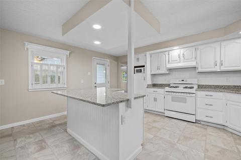 277 Ramsey Ln, Ballwin, MO 63021 photo 5