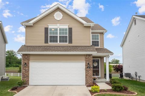 310 Charlestowne Place Dr, Saint Charles, MO 63301