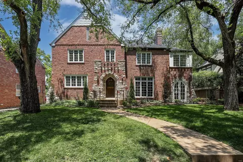 8021 Venetian Dr, Clayton, MO 63105