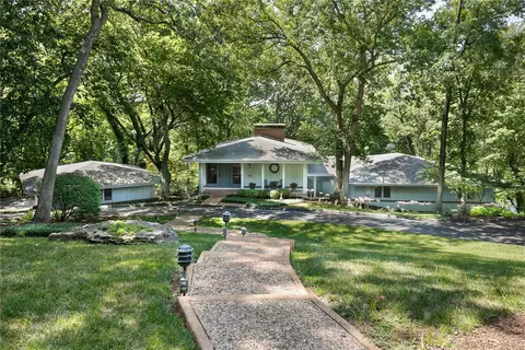 9572 Sunny Creek Ln, Sunset Hills, MO 63127
