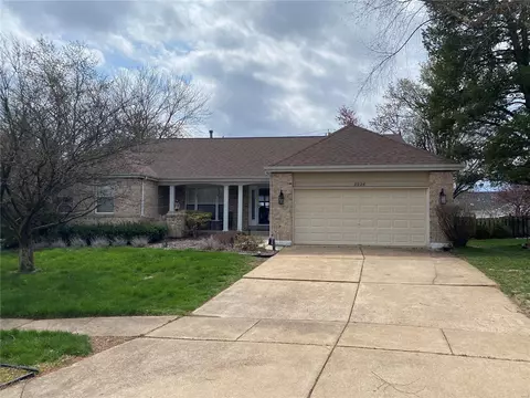 9926 Tesson Creek Estates Dr, Saint Louis, MO 63123