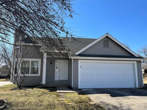 5210 Jamestown Bay Ct, Florissant, MO 63034
