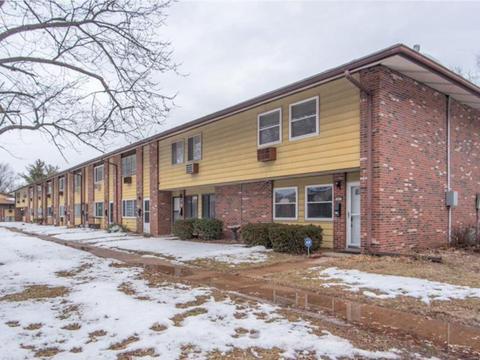 7410 Sieloff Dr, Hazelwood, MO 63042