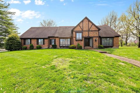 12302 Fox Ct, Saint Louis, MO 63127