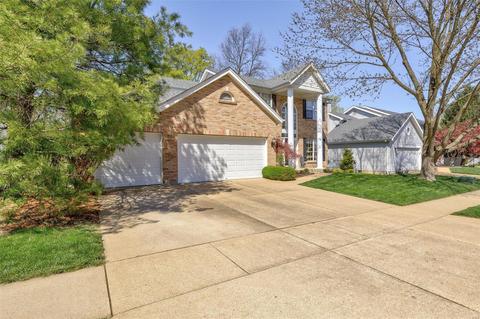 1435 Summerpoint Ln, Fenton, MO 63026