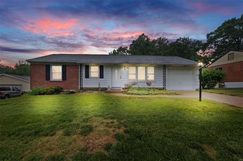 9931 Foxglove Dr, Saint Louis, MO 63123