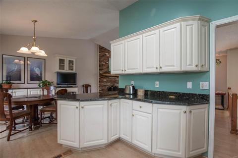 1267 Weatherton Pl, Ballwin, MO 63021 photo 12