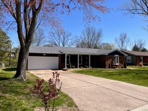 508 Marie Ln, Manchester, MO 63011