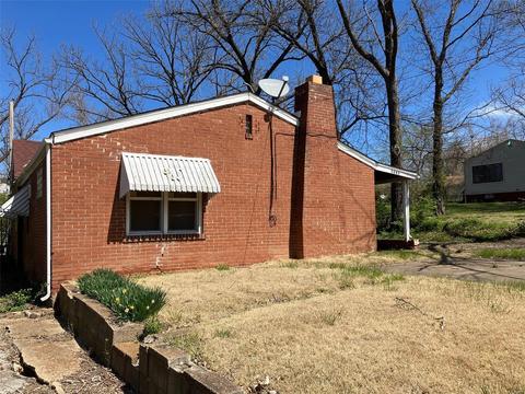 8937 Higginson Dr, Saint Louis, MO 63121