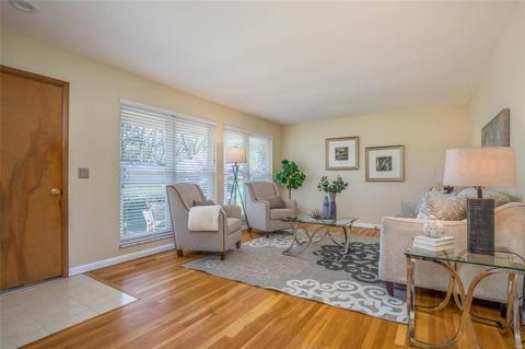 953 Active Dr, Saint Louis, MO 63146 photo 8