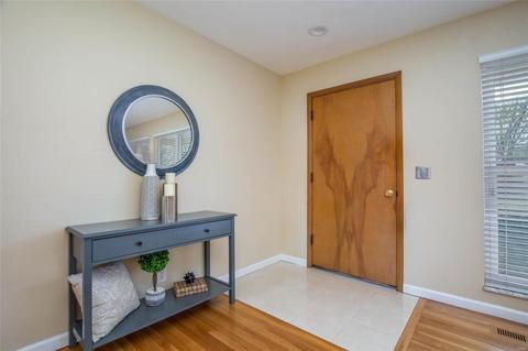 953 Active Dr, Saint Louis, MO 63146 photo 3