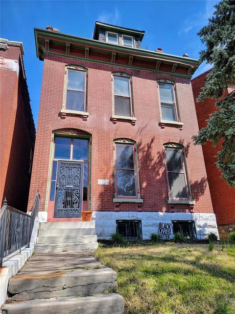 2853 Russell Blvd, Saint Louis, MO 63104