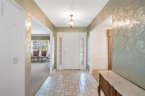 450 Fourwynd Dr, Creve Coeur, MO 63141