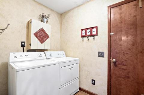 1326 Dietrich Oaks Dr, Ballwin, MO 63021 photo 17