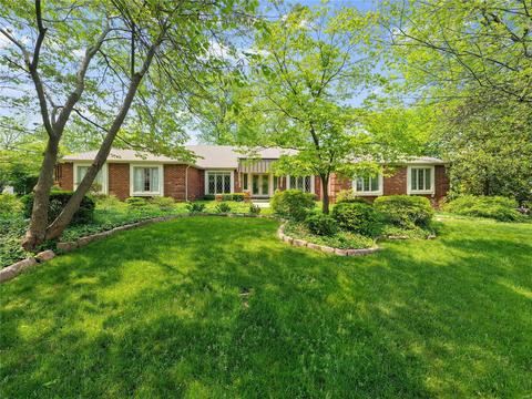 12173 Winrock Dr, Creve Coeur, MO 63141