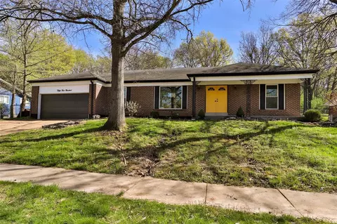 5400 Casa Royale Dr, Saint Louis, MO 63129