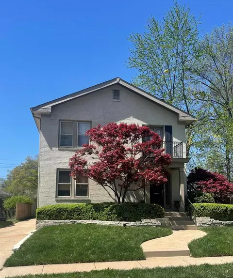 11 Waverton Dr, Ladue, MO 63124