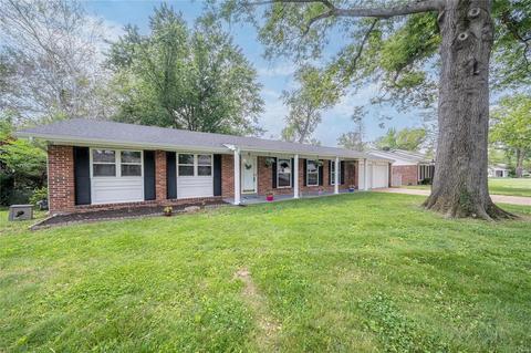 736 Gascogne Dr, Saint Louis, MO 63141