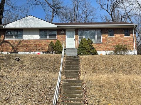 635 SE Chambers Rd, Saint Louis, MO 63137