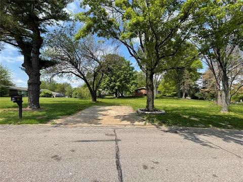 6680 Parker Rd, Florissant, MO 63033