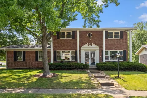 8902 Chasebury Ter, Saint Louis, MO 63123
