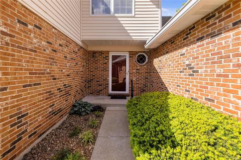 1303 Tahoe Valley Ct, Ballwin, MO 63021 photo 2