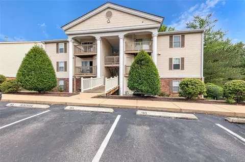 757 Ridgeside Dr #I, Ballwin, MO 63021