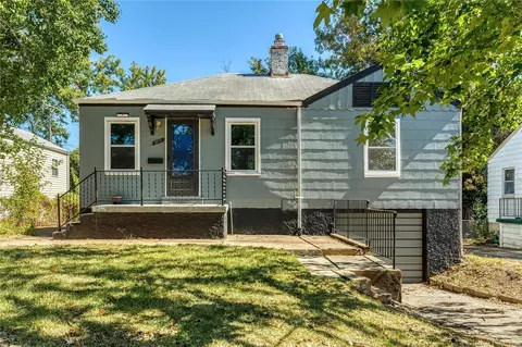 2071 Wedgewood Dr, Saint Louis, MO 63136