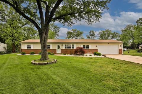 256 Howard Dr, Ballwin, MO 63021