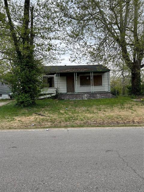 10104 Count Dr, Saint Louis, MO 63136