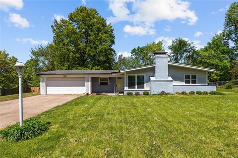 2557 Trossock Ln, Saint Louis, MO 63122