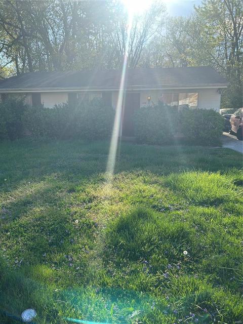 10163 Green Valley Dr, Saint Louis, MO 63136