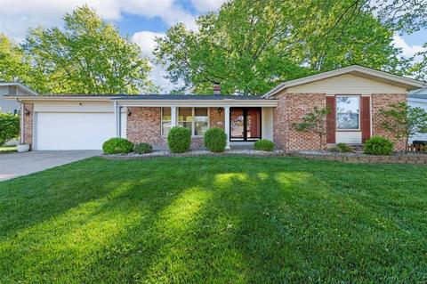 416 Iron Warrior Ln, Manchester, MO 63011 photo 1