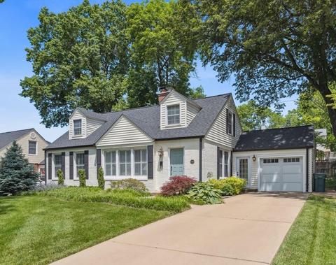 349 Greenleaf Dr, Kirkwood, MO 63122