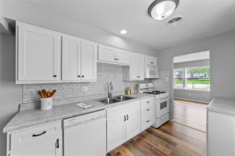 4401 Ashby Rd, Saint Ann, MO 63074 photo 12