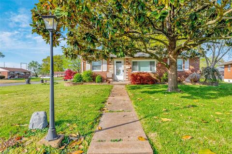 233 Hernan Dr, Saint Louis, MO 63123
