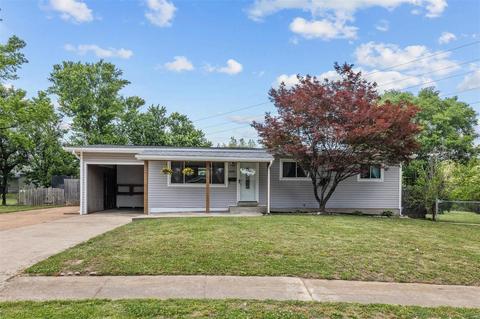 2465 Dove Dr, Florissant, MO 63031