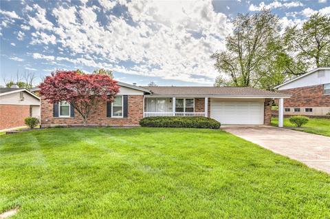 3740 Meserta Ln, Florissant, MO 63033
