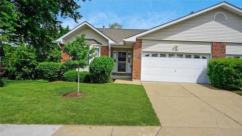 165 Southern Oaks Dr, Saint Charles, MO 63303