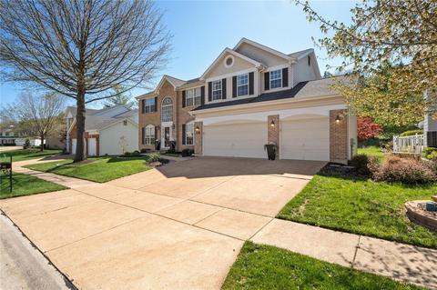 912 Kiefer Trails Dr, Ballwin, MO 63021 photo 2