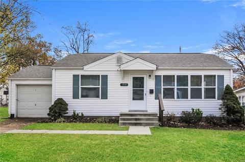 1508 Akron Dr, Saint Louis, MO 63137 photo 1