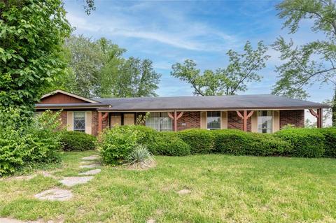 110 Seville Ct, Florissant, MO 63033