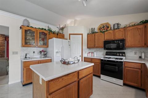 719 Loretta Dr, O'fallon, MO 63366 photo 11