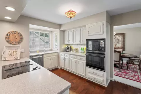 963 Palm Bay Dr, Ballwin, MO 63021 photo 10