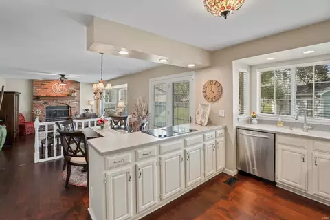 963 Palm Bay Dr, Ballwin, MO 63021 photo 9
