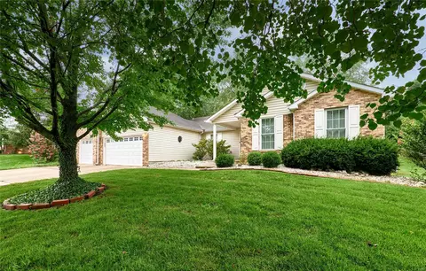 5264 Roanoke Dr, Weldon Spring, MO 63304