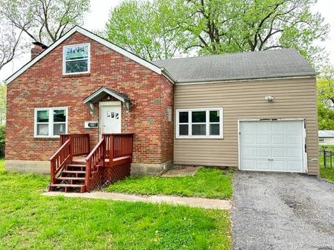 525 Ford Dr, Saint Louis, MO 63135 photo 1