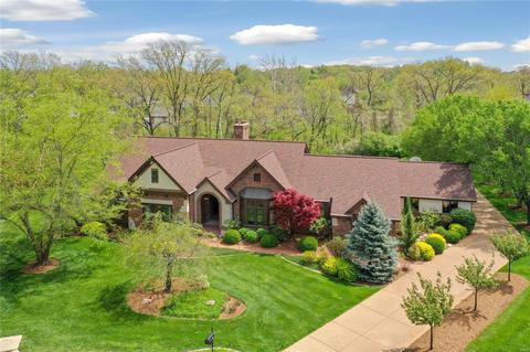 565 Conway Village Dr, Saint Louis, MO 63141