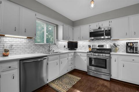 853 Spring Hill Farm Dr, Ballwin, MO 63021 photo 14