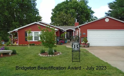 11817 Locust Ln, Bridgeton, MO 63044